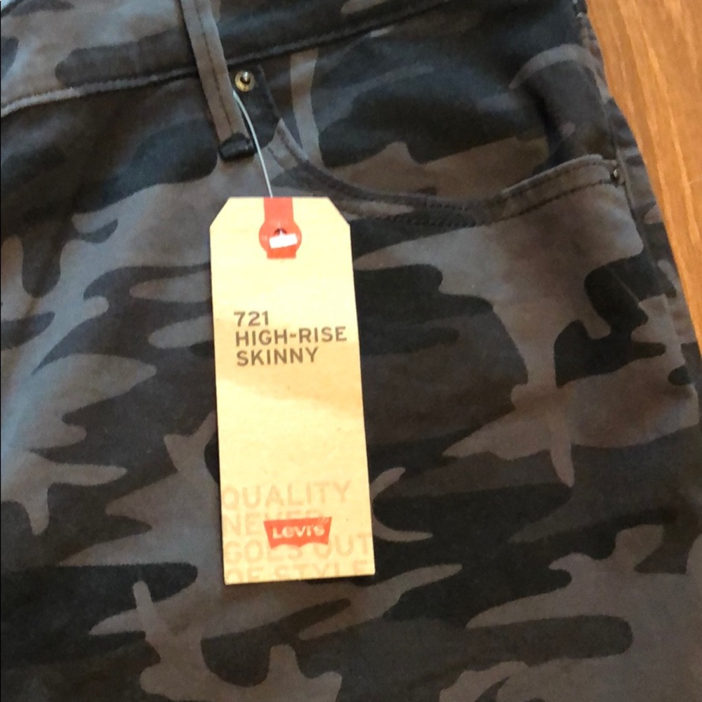 🆕Levi's Plus 721 High-Rise Skinny Black Camo 26W - Picture 3 of 13